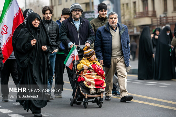 تشییع پیکر ۳۵ شهید جنگ رمضان در تهران
