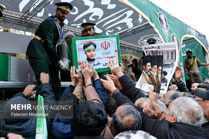 تشییع پیکر ۳۵ شهید جنگ رمضان در تهران