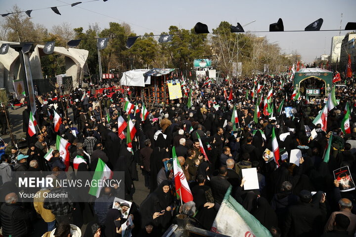 تشییع پیکر ۳۵ شهید جنگ رمضان در تهران