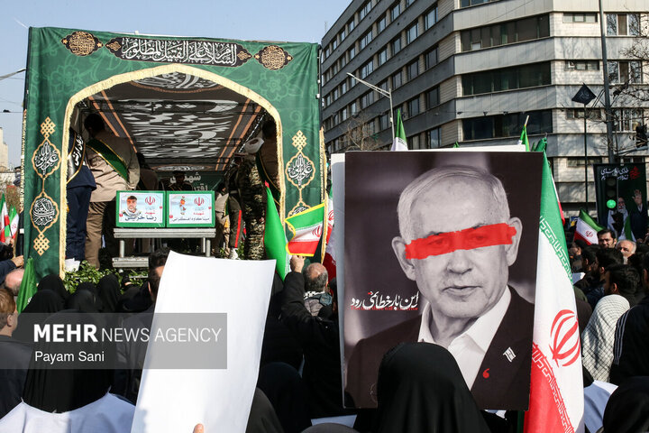 تشییع پیکر ۳۵ شهید جنگ رمضان در تهران