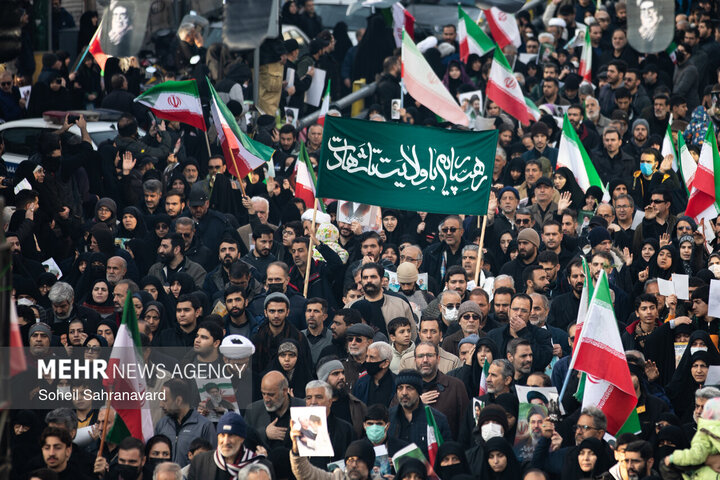 تشییع پیکر ۳۵ شهید جنگ رمضان در تهران