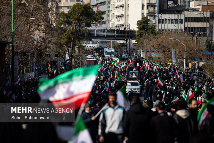تشییع پیکر ۳۵ شهید جنگ رمضان در تهران