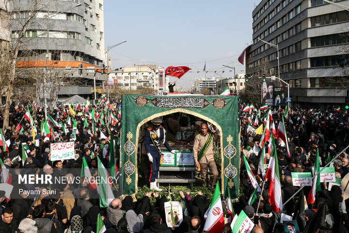 تشییع پیکر ۳۵ شهید جنگ رمضان در تهران