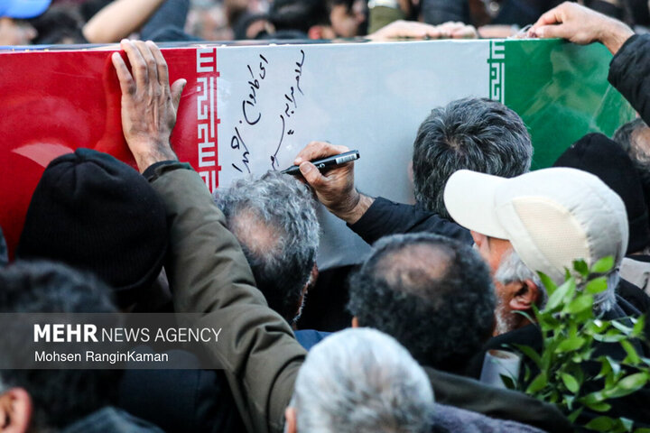 تشییع پیکر ۳۵ شهید جنگ رمضان در تهران