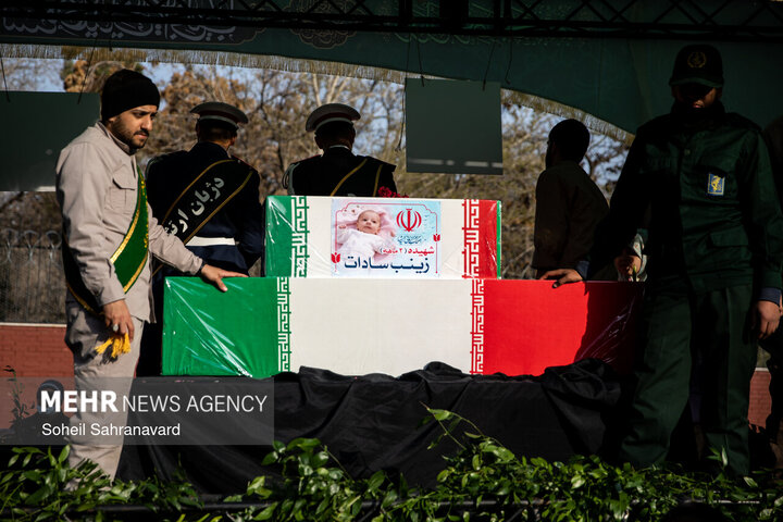 تشییع پیکر ۳۵ شهید جنگ رمضان در تهران