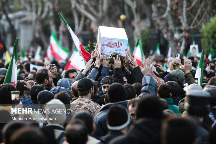 تشییع پیکر ۳۵ شهید جنگ رمضان در تهران