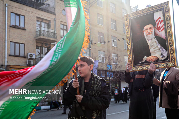 تشییع پیکر ۳۵ شهید جنگ رمضان در تهران