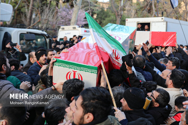 تشییع پیکر ۳۵ شهید جنگ رمضان در تهران