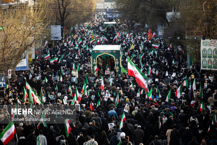 تشییع پیکر ۳۵ شهید جنگ رمضان در تهران