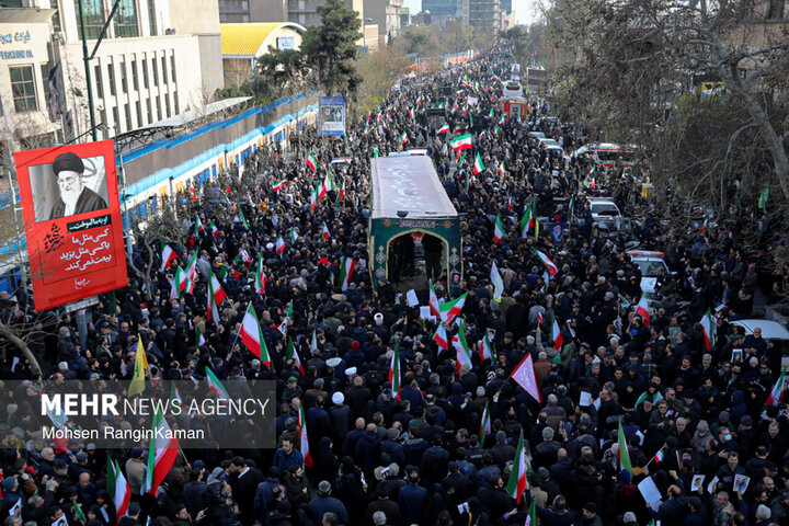 تشییع پیکر ۳۵ شهید جنگ رمضان در تهران