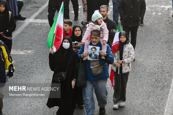 تشییع پیکر ۳۵ شهید جنگ رمضان در تهران