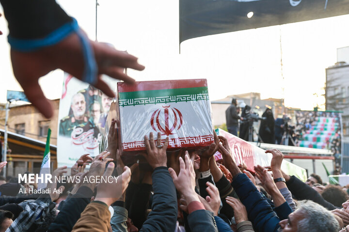 تشییع شهیدان لاریجانی، سلیمانی و شهدای ناو دنا