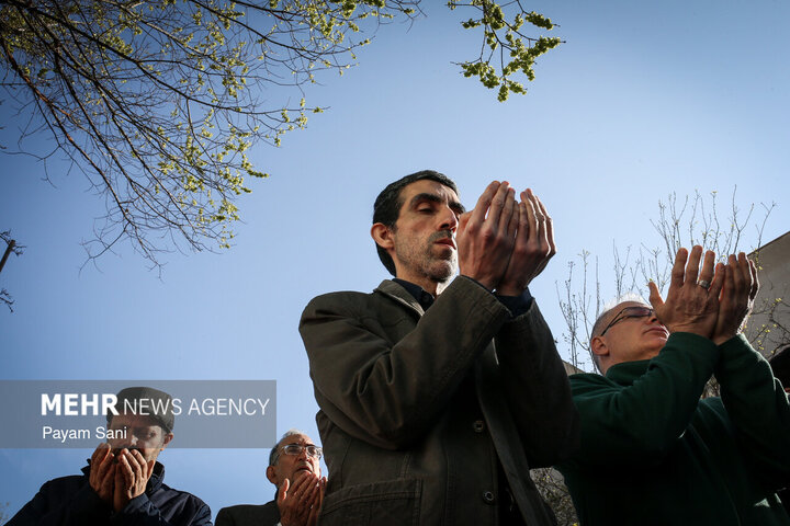 اقامه نماز عید سعید فطر  در امامزادگان پنج تن (علیهم‌السلام) و مسجد جامع نارمک تهران