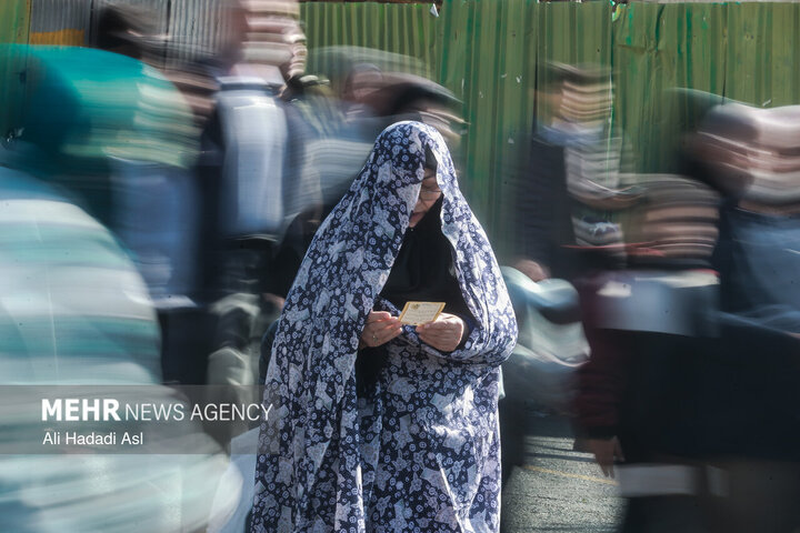 اقامه نماز عید سعید فطر  در مصلای تهران 