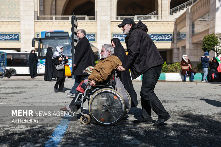 اقامه نماز عید سعید فطر  در مصلای تهران 