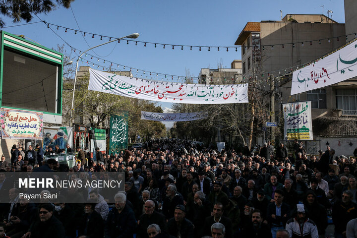 اقامه نماز عید سعید فطر  در امامزادگان پنج تن (علیهم‌السلام) و مسجد جامع نارمک تهران