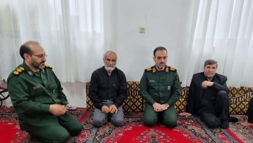 دیدار فرمانده سپاه قدس گیلان با خانواده شهدای جنگ رمضان در صومعه‌سرا