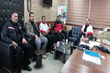 همکاری هیئت موتورسواری و اتومبیل‌رانی لرستان با هلال‌احمر در شرایط جنگ