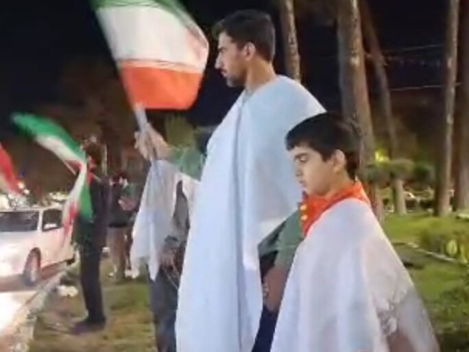 یزدی‌ها کفن‌پوش در میدان حاضر شدند