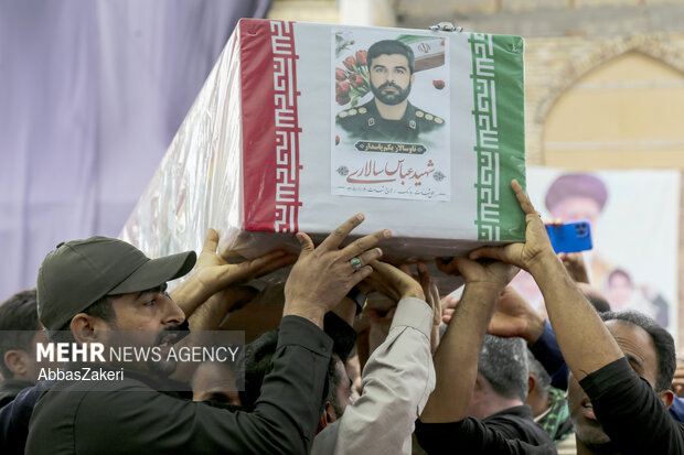 تشییع و تدفین شهید عباس سالاری در بندزرک میناب