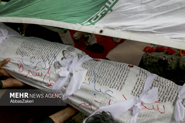 تشییع و تدفین شهید عباس سالاری در بندزرک میناب