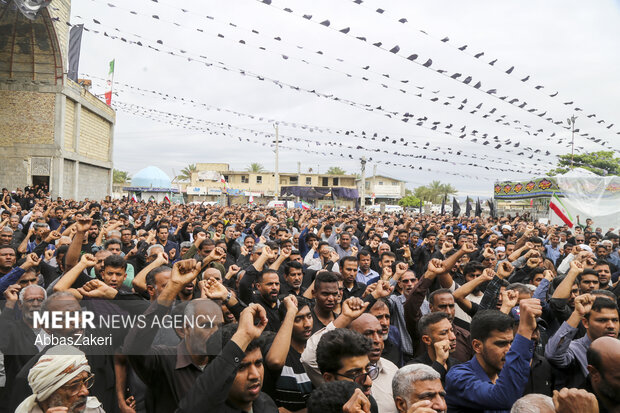 تشییع و تدفین شهید عباس سالاری در بندزرک میناب