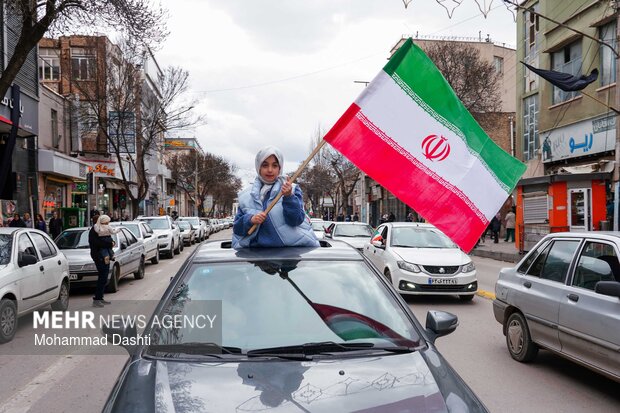 Seravan kentinde vatana destek için araç konvoyu oluşturuldu