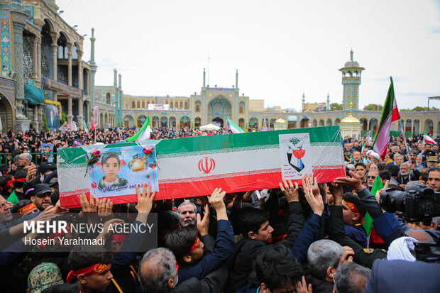 تشییع پیکر دانش‌آموز شهید محمدحسین دهقان در قم