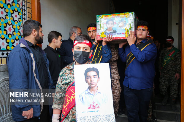 تشییع پیکر دانش‌آموز شهید محمدحسین دهقان در قم