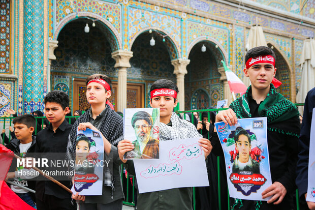 تشییع پیکر دانش‌آموز شهید محمدحسین دهقان در قم