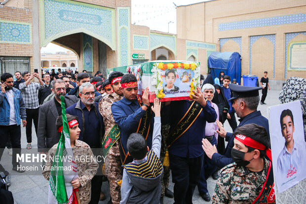 تشییع پیکر دانش‌آموز شهید محمدحسین دهقان در قم