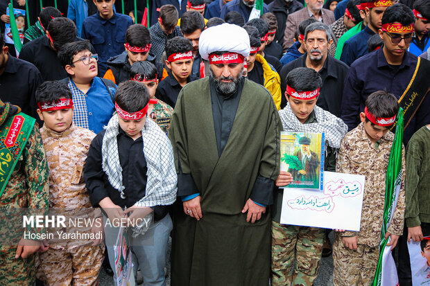 تشییع پیکر دانش‌آموز شهید محمدحسین دهقان در قم