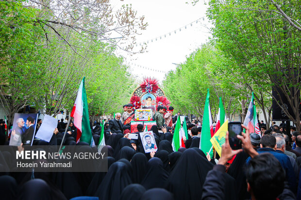 تشییع پیکر دانش‌آموز شهید محمدحسین دهقان در قم