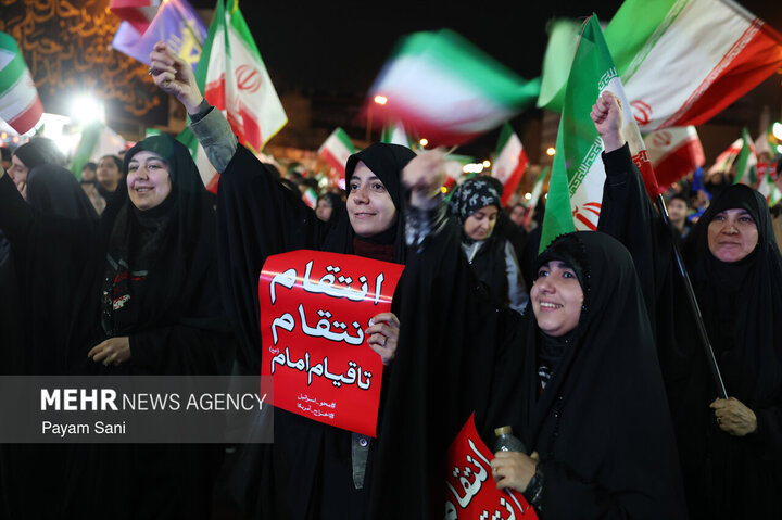 تجمع شبانه مردم در رامیان
