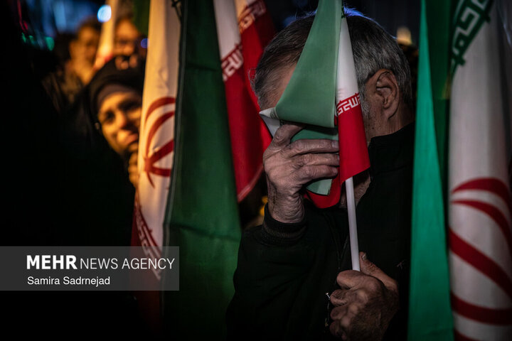 اجتماع حمایت از رزمندگان در میدان کاج تهران