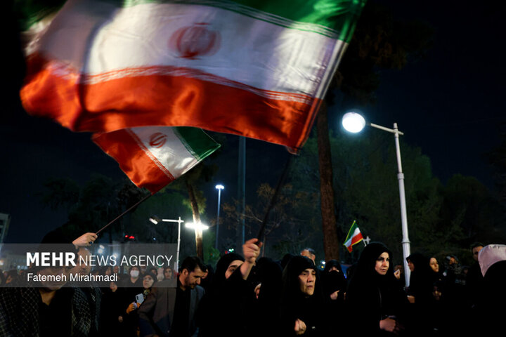 اجتماع حمایت از رزمندگان درمیدان نبوت تهران