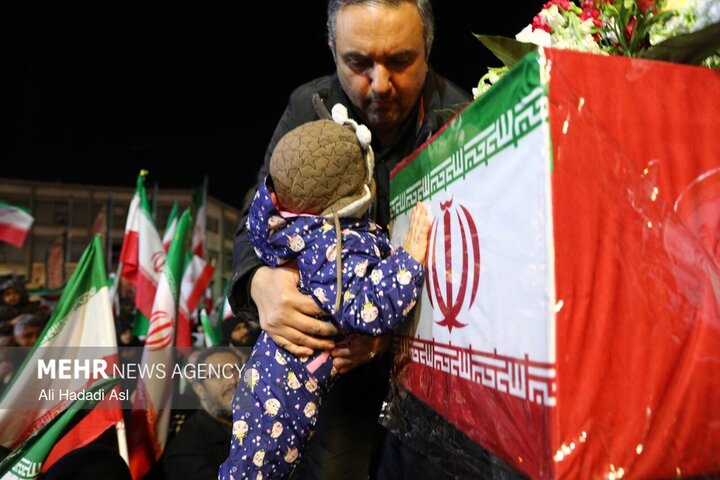 اجتماع حمایت از رزمندگان در میدان شهدا تهران