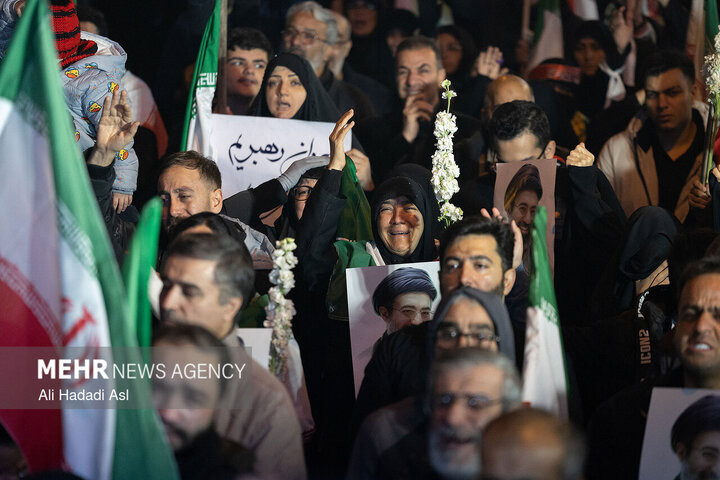 اجتماع حمایت از رزمندگان در خیابان پیروزی تهران