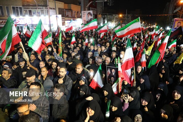اجتماع حمایت از رزمندگان در میدان شهدا تهران