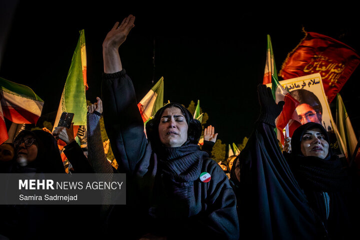 اجتماع حمایت از رزمندگان در میدان کاج تهران