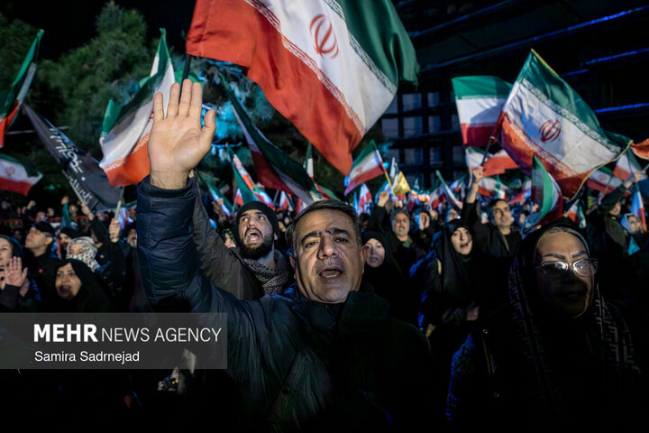 اجتماع حمایت از رزمندگان در میدان کاج تهران
