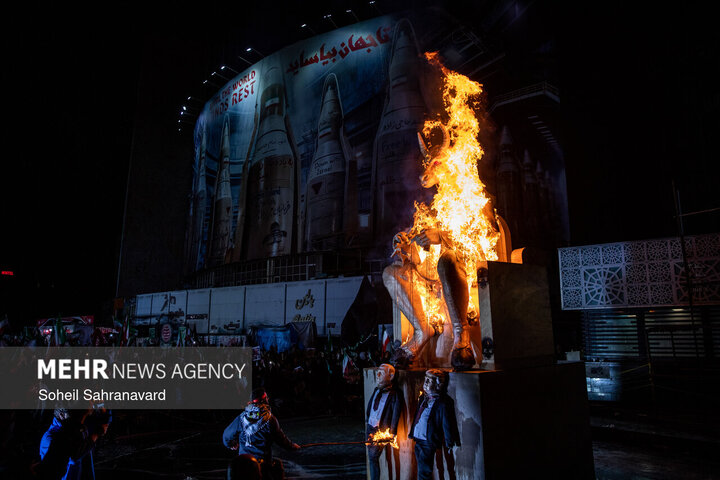 اجتماع حمایت از رزمندگان در میدان حضرت ولیعصر(عج) تهران