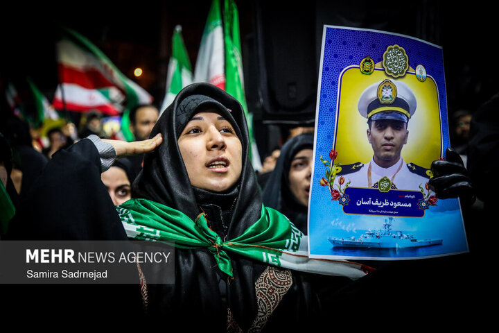 اجتماع حمایت از رزمندگان در میدان ونک تهران