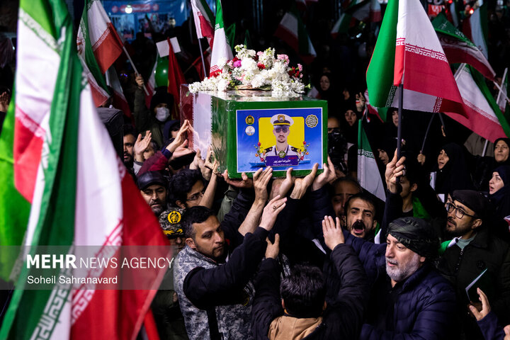 اجتماع حمایت از رزمندگان در میدان حضرت ولیعصر(عج) تهران