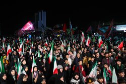 لانچر و موشک در تجمع مردم احمدآباد مشهد