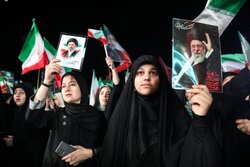قیام مردم گنبد در سوگ رهبر شهید