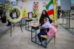 تشییع پیکر شهیده دانش‌آموز «تیارا صادقی» در یزد