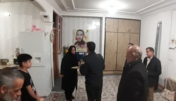 دیدار مسئولان با خانواده شهید فراجا «حسین ساکی» در دورود 