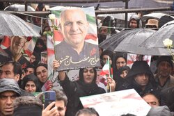 تشییع پیکر شهید جنگ رمضان در روستای مؤمن‌آباد