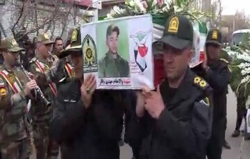 پیکر سرباز مدافع وطن در سراب تشییع شد